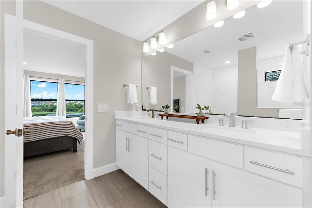 For Sale: $635,000 (5 beds, 3 baths, 2638 Square Feet)