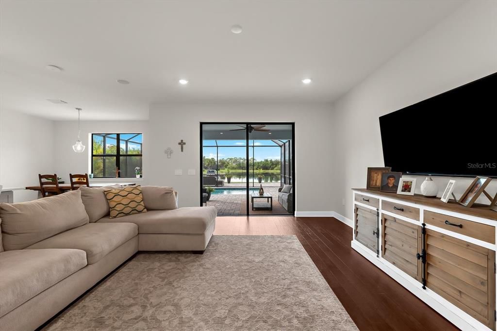 For Sale: $635,000 (5 beds, 3 baths, 2638 Square Feet)