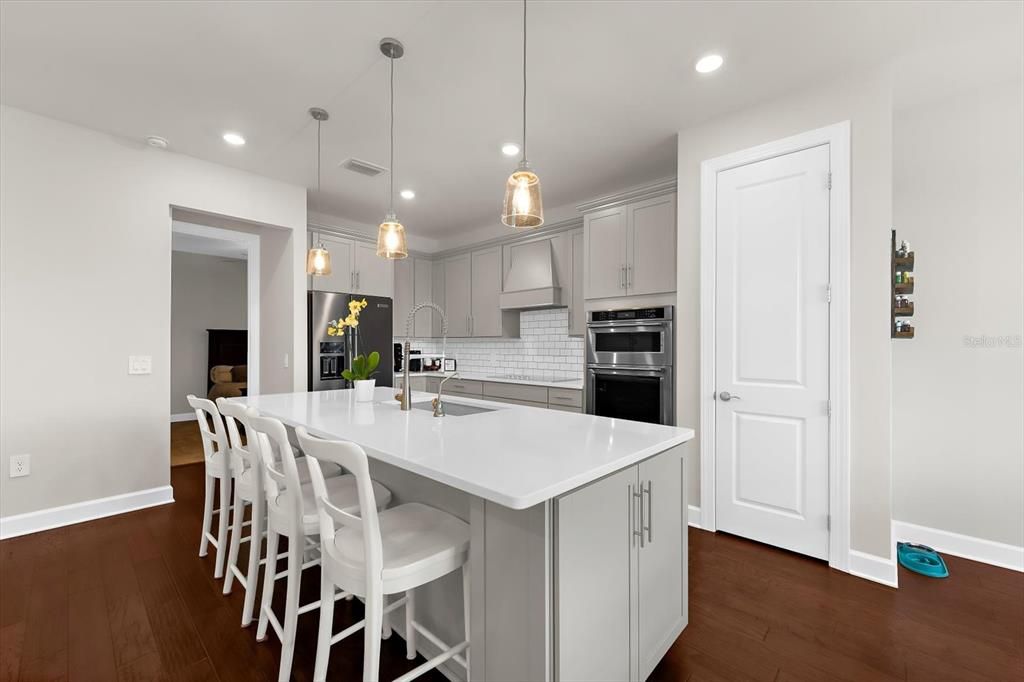 For Sale: $635,000 (5 beds, 3 baths, 2638 Square Feet)