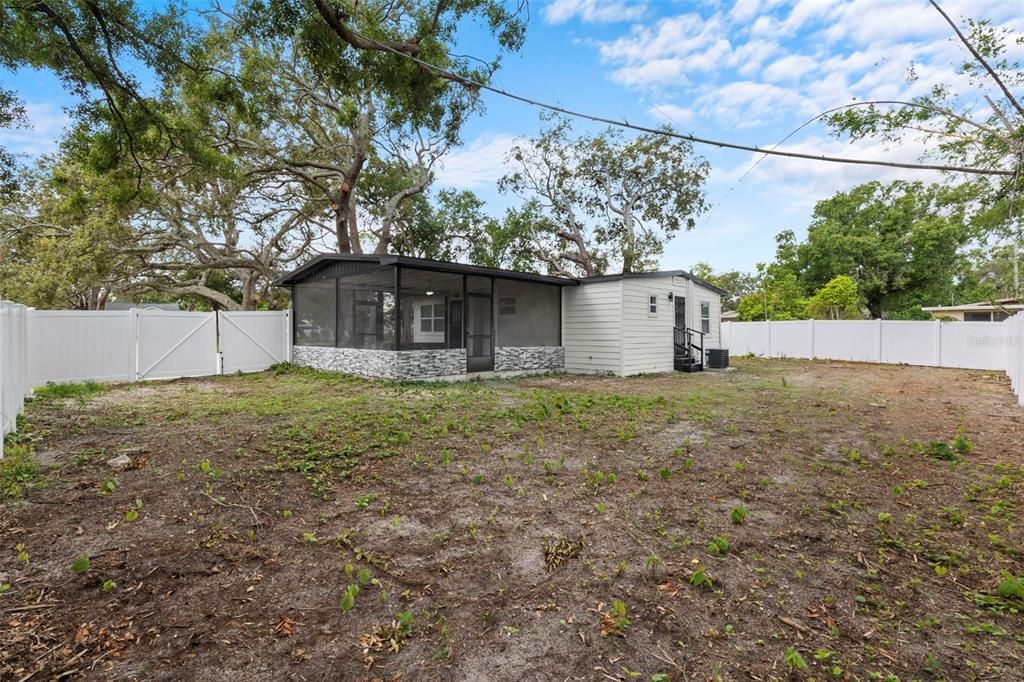 Под контрактом: $2,250 (3 спален, 1 ванн, 816 Квадратных фут)