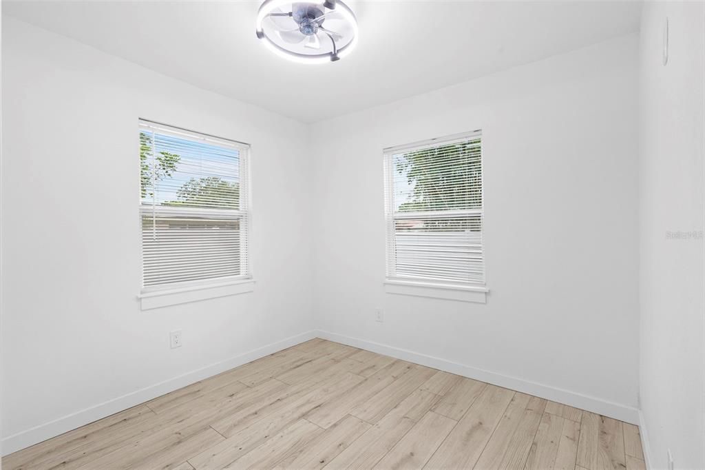 Под контрактом: $2,250 (3 спален, 1 ванн, 816 Квадратных фут)