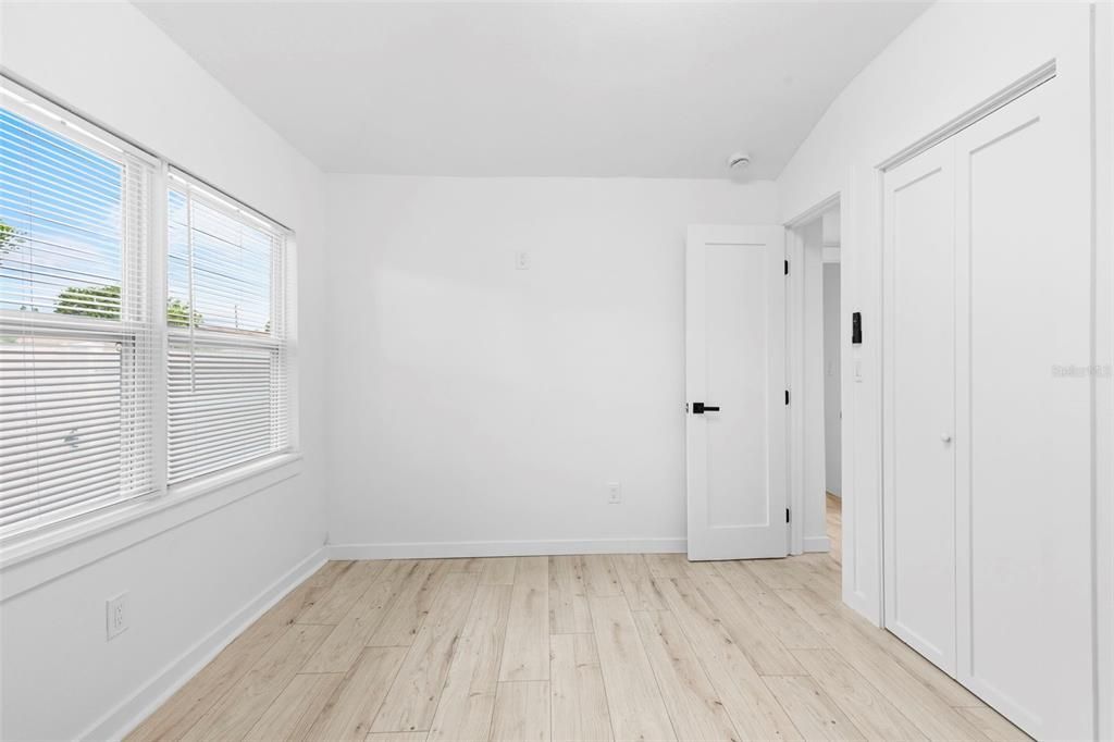 Под контрактом: $2,250 (3 спален, 1 ванн, 816 Квадратных фут)