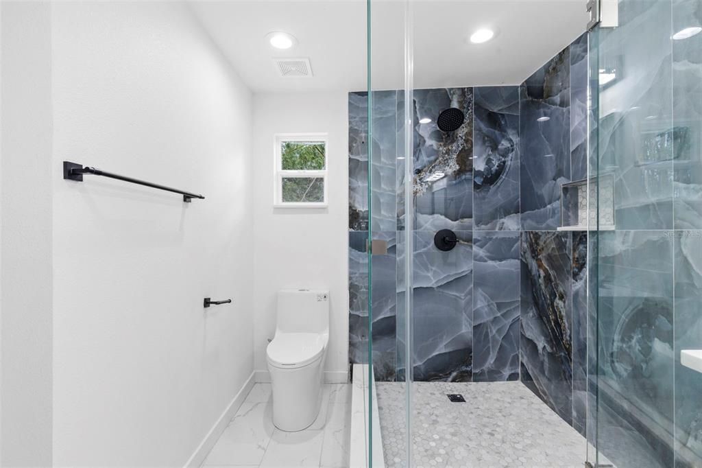 Под контрактом: $2,250 (3 спален, 1 ванн, 816 Квадратных фут)