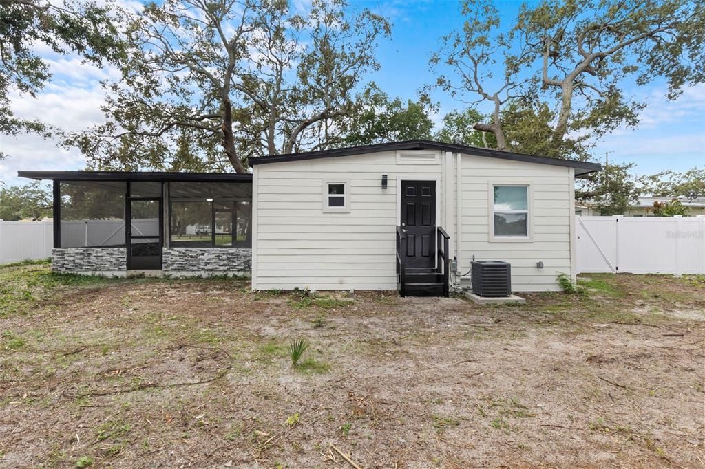 Под контрактом: $2,250 (3 спален, 1 ванн, 816 Квадратных фут)