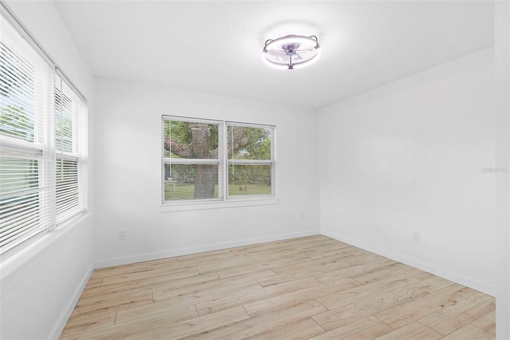 Под контрактом: $2,250 (3 спален, 1 ванн, 816 Квадратных фут)