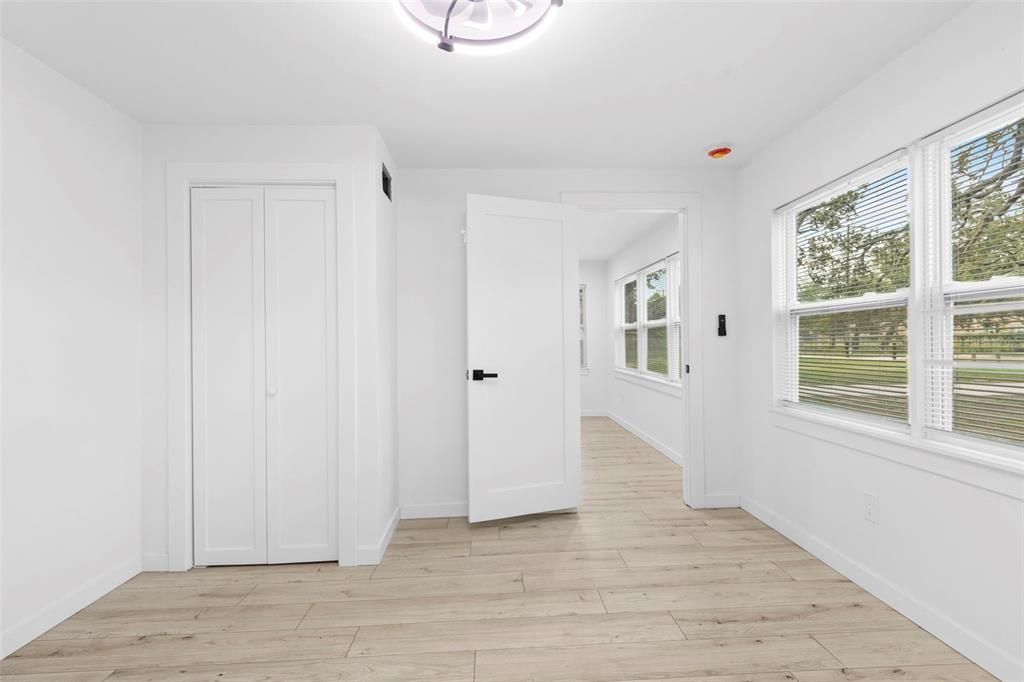 Под контрактом: $2,250 (3 спален, 1 ванн, 816 Квадратных фут)