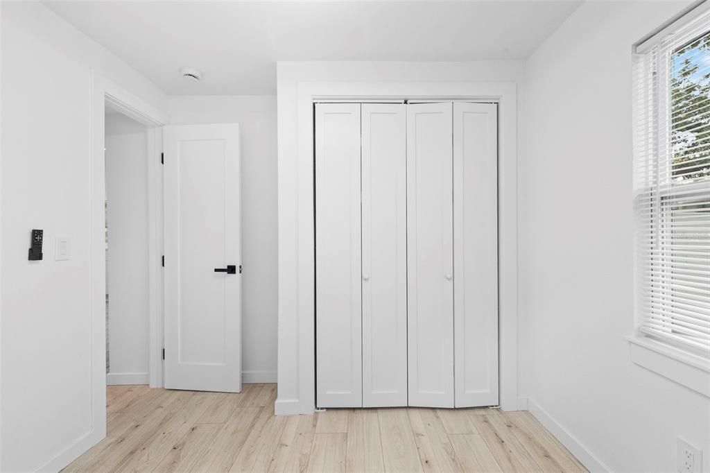 Под контрактом: $2,250 (3 спален, 1 ванн, 816 Квадратных фут)