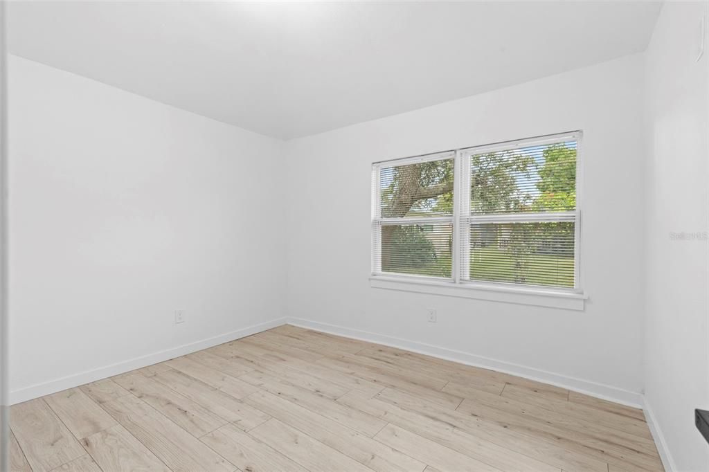 Под контрактом: $2,250 (3 спален, 1 ванн, 816 Квадратных фут)