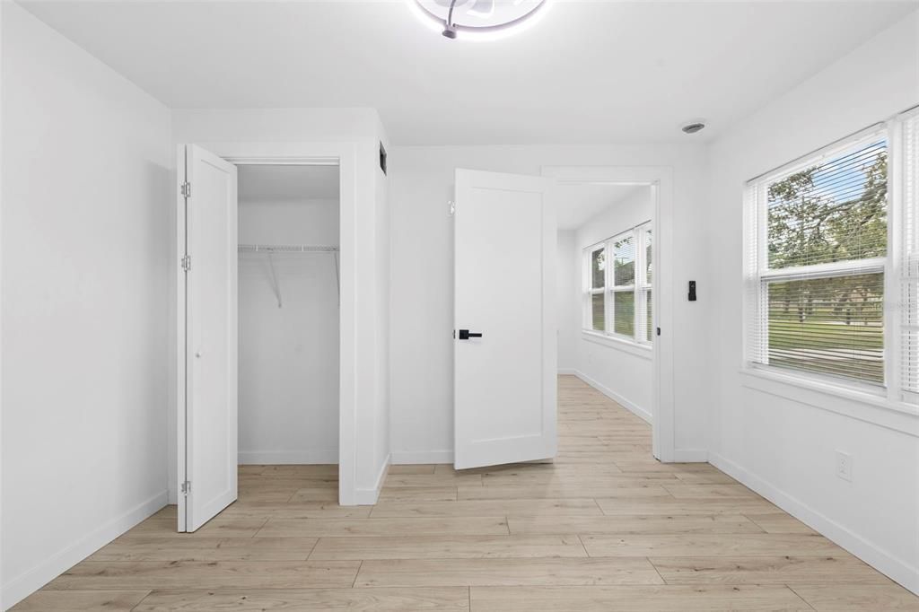 Под контрактом: $2,250 (3 спален, 1 ванн, 816 Квадратных фут)