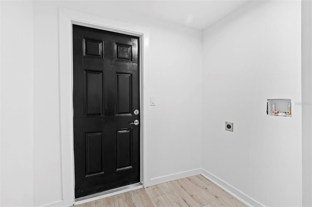 Под контрактом: $2,250 (3 спален, 1 ванн, 816 Квадратных фут)