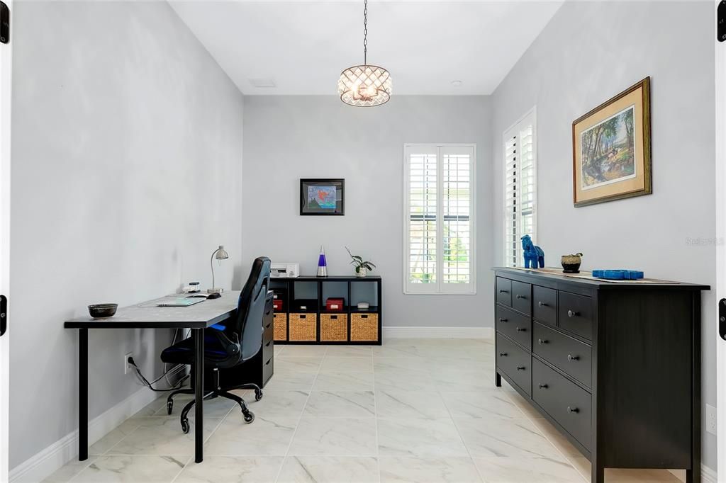 合同活跃: $849,000 (3 贝兹, 2 浴室, 2426 平方英尺)