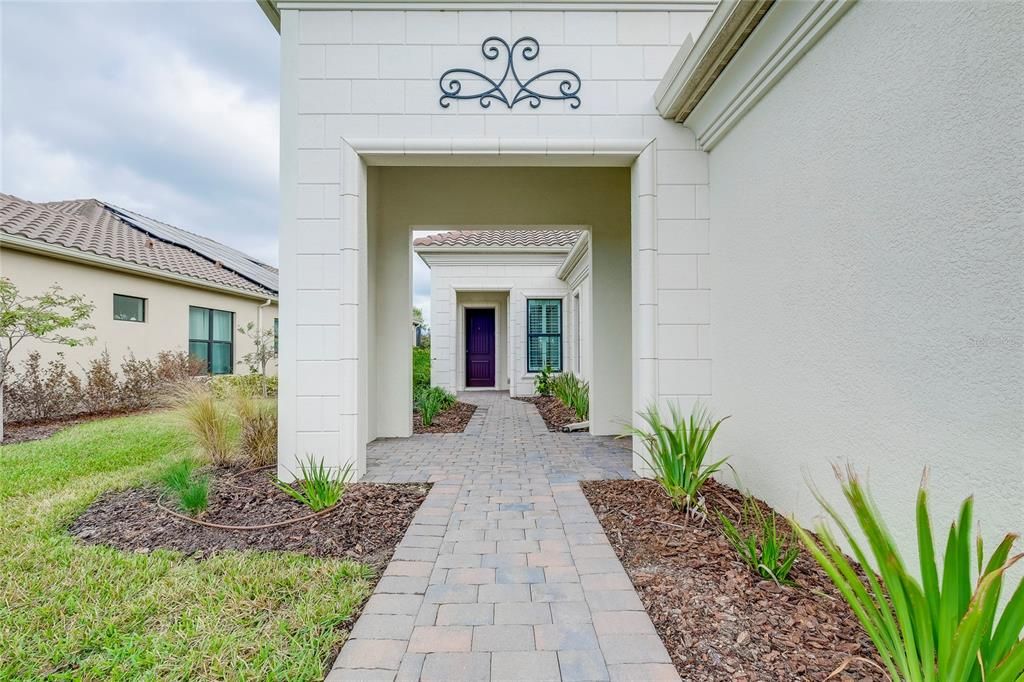 合同活跃: $849,000 (3 贝兹, 2 浴室, 2426 平方英尺)