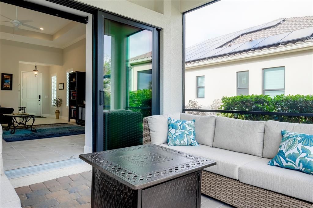 合同活跃: $849,000 (3 贝兹, 2 浴室, 2426 平方英尺)