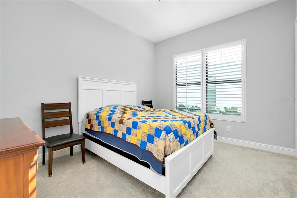 合同活跃: $849,000 (3 贝兹, 2 浴室, 2426 平方英尺)