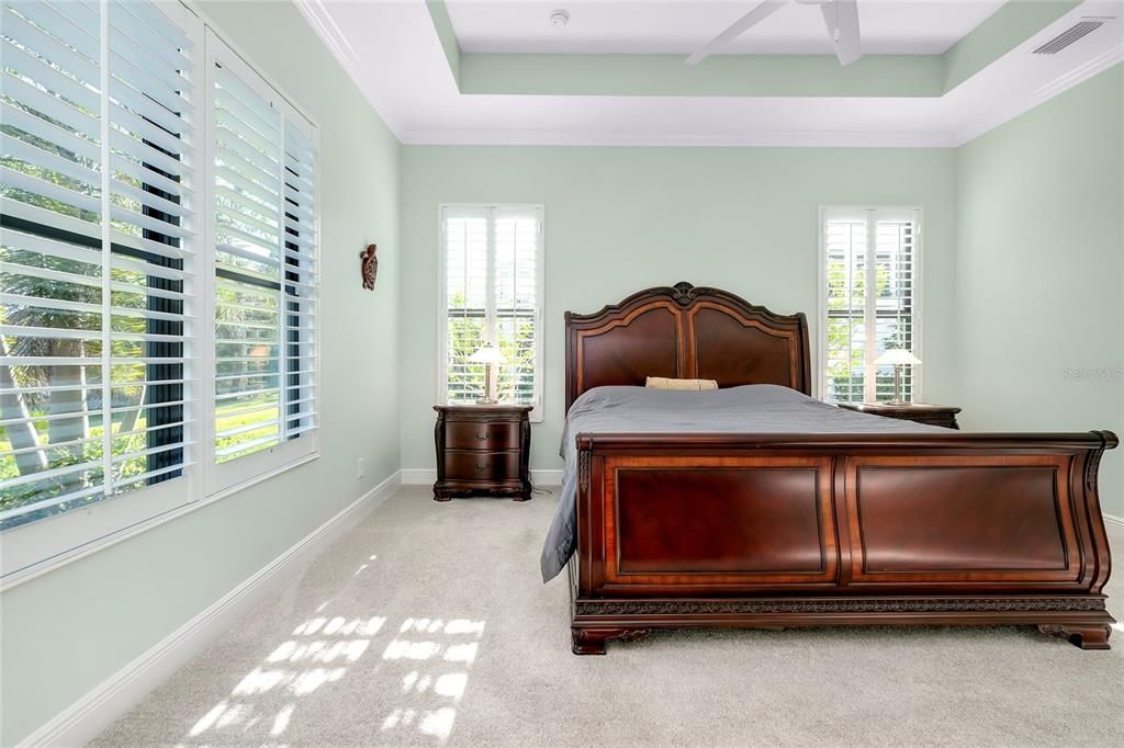 合同活跃: $849,000 (3 贝兹, 2 浴室, 2426 平方英尺)