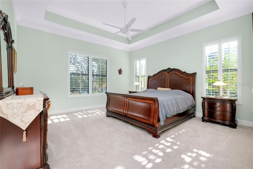 合同活跃: $849,000 (3 贝兹, 2 浴室, 2426 平方英尺)