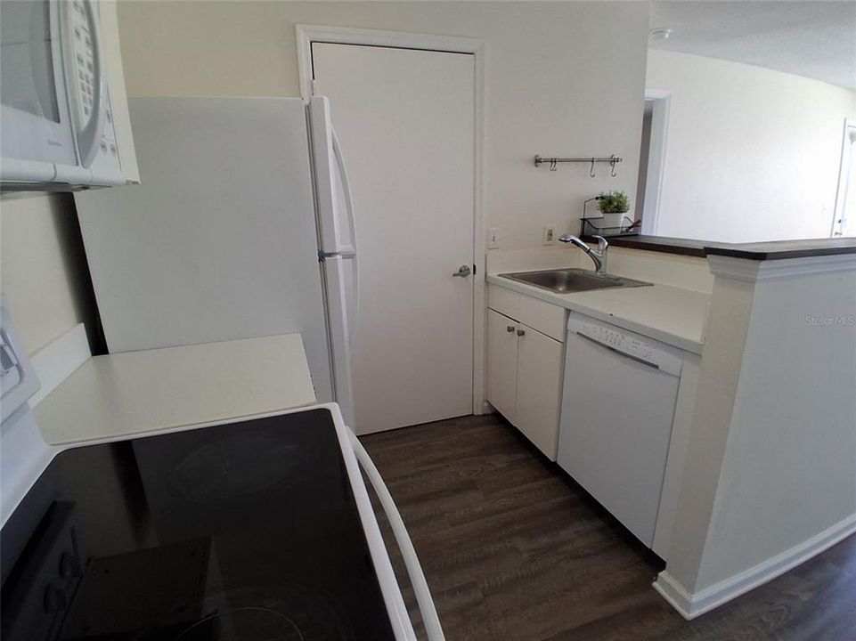 出租: $1,340 (1 贝兹, 1 浴室, 616 平方英尺)