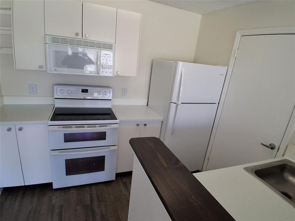 出租: $1,340 (1 贝兹, 1 浴室, 616 平方英尺)