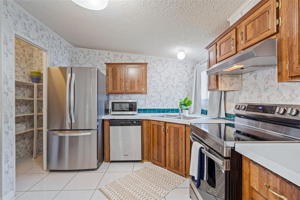 На продажу: $565,000 (4 спален, 2 ванн, 1632 Квадратных фут)