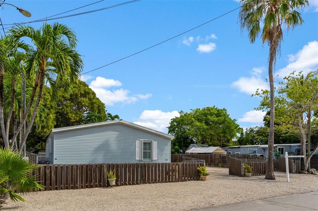 На продажу: $565,000 (4 спален, 2 ванн, 1632 Квадратных фут)