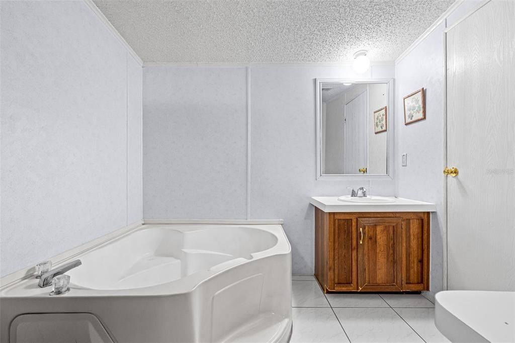 На продажу: $565,000 (4 спален, 2 ванн, 1632 Квадратных фут)