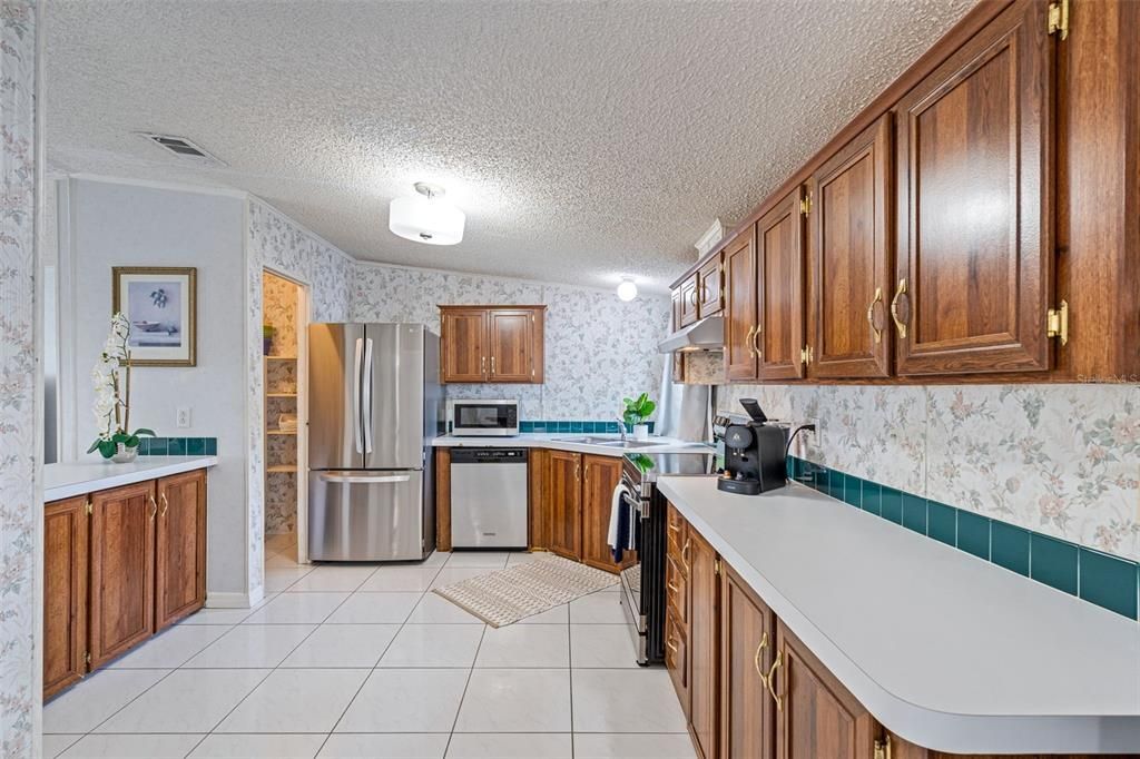 На продажу: $565,000 (4 спален, 2 ванн, 1632 Квадратных фут)