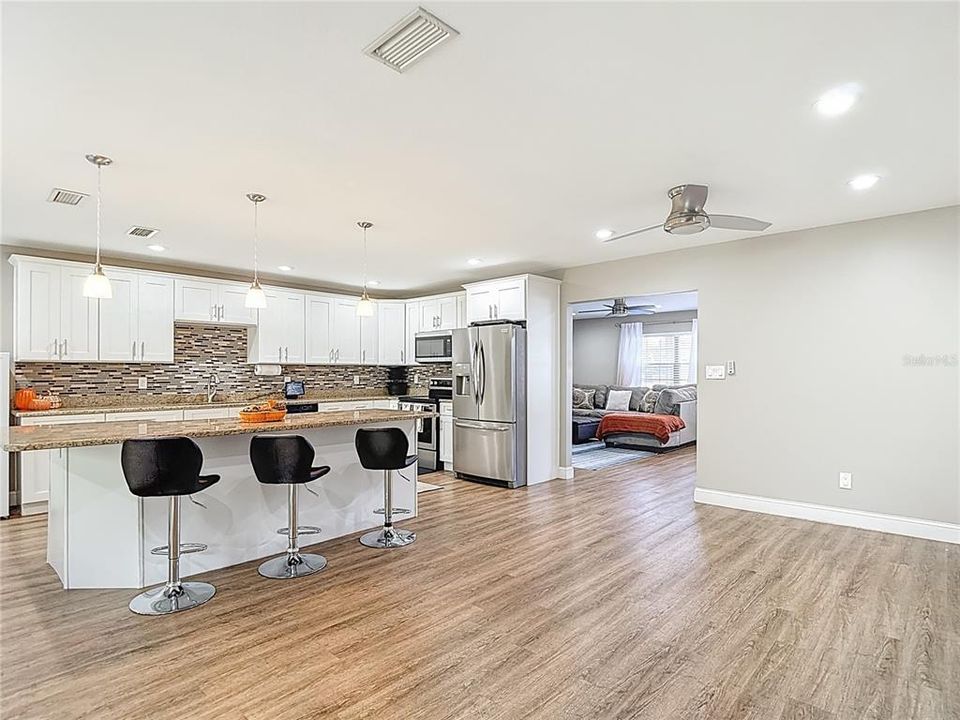 合同活跃: $514,900 (4 贝兹, 2 浴室, 2950 平方英尺)