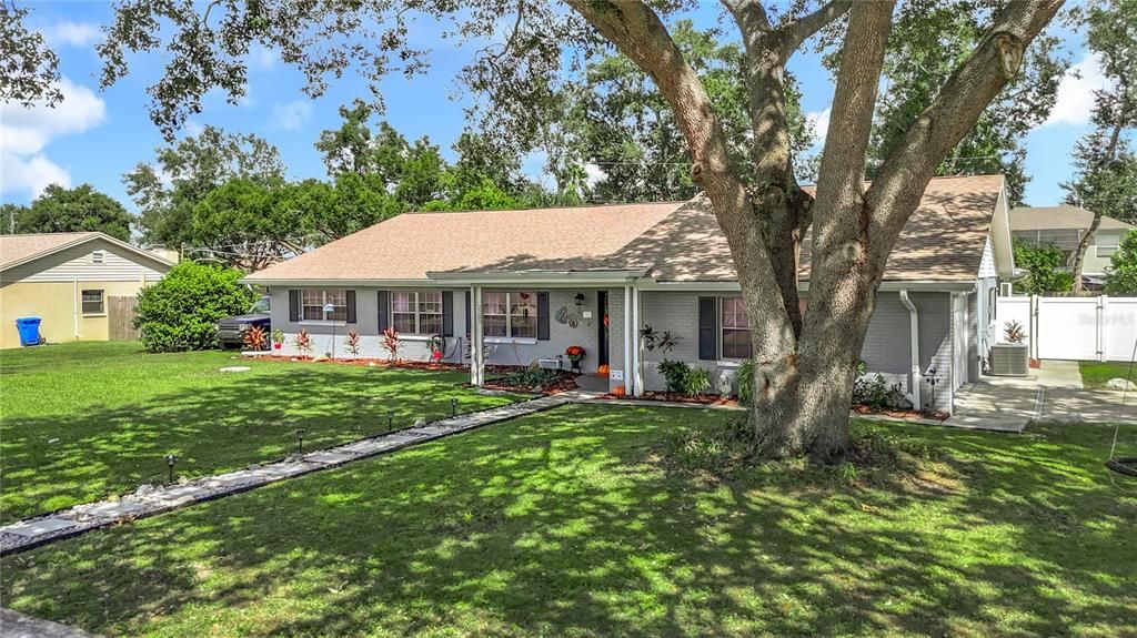 合同活跃: $514,900 (4 贝兹, 2 浴室, 2950 平方英尺)