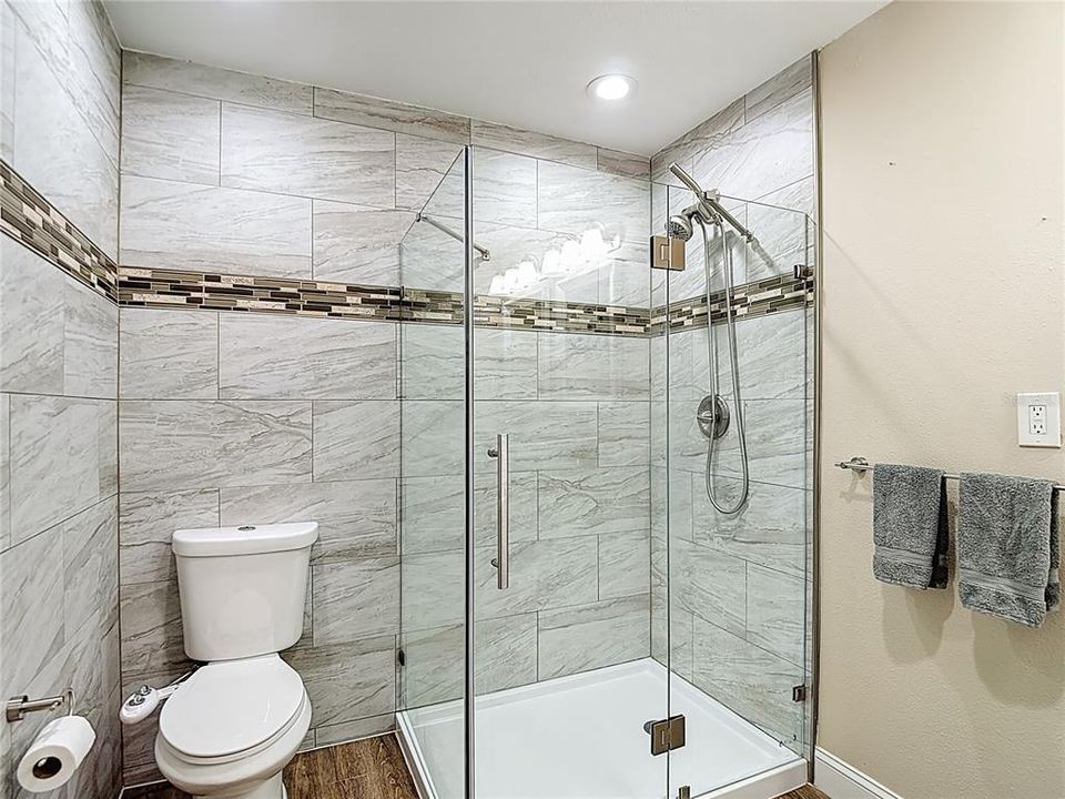 合同活跃: $514,900 (4 贝兹, 2 浴室, 2950 平方英尺)