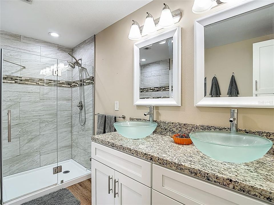 合同活跃: $514,900 (4 贝兹, 2 浴室, 2950 平方英尺)