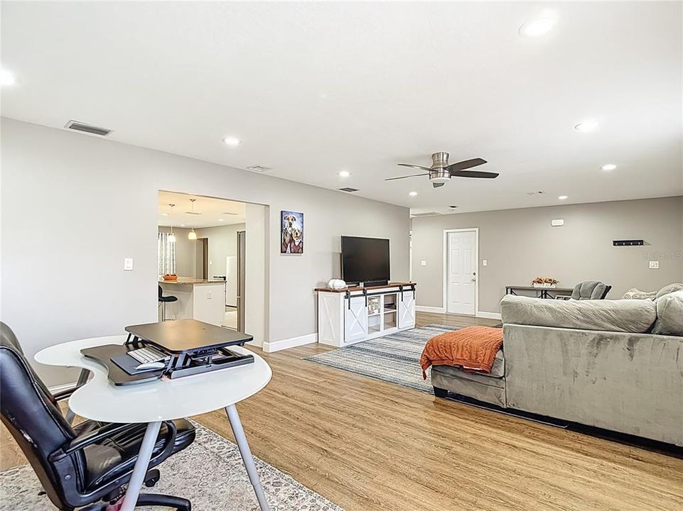 合同活跃: $514,900 (4 贝兹, 2 浴室, 2950 平方英尺)