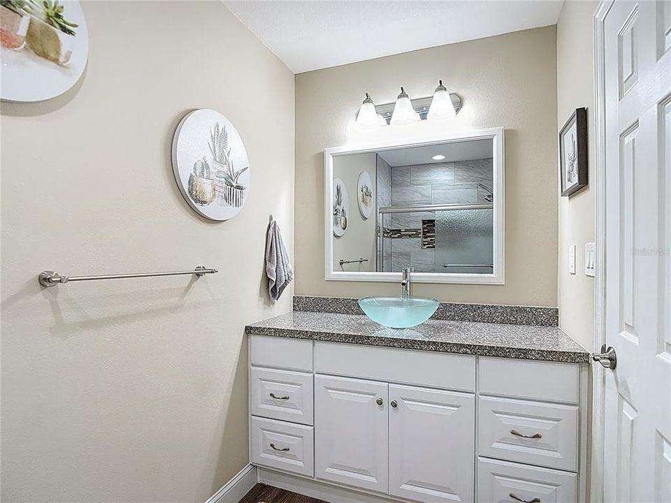 合同活跃: $514,900 (4 贝兹, 2 浴室, 2950 平方英尺)