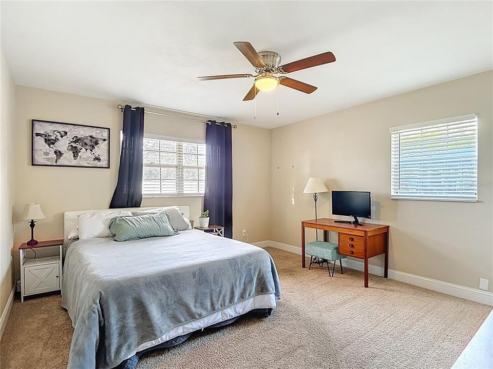 合同活跃: $514,900 (4 贝兹, 2 浴室, 2950 平方英尺)