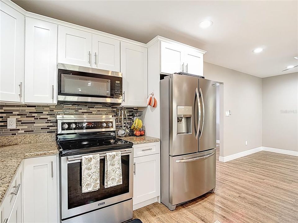 合同活跃: $514,900 (4 贝兹, 2 浴室, 2950 平方英尺)