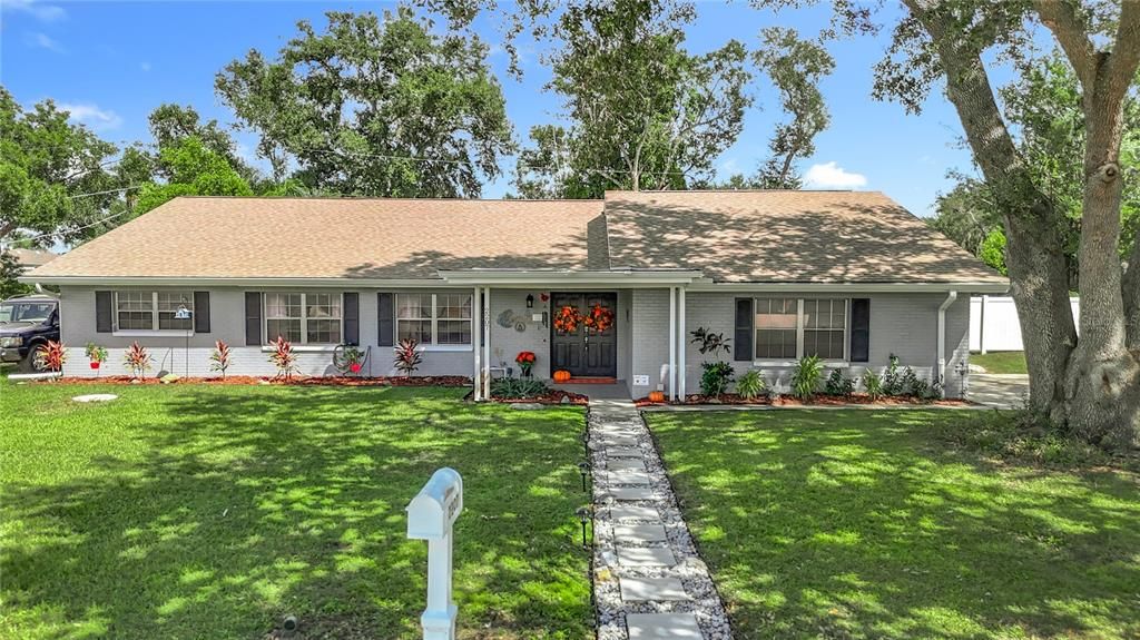 合同活跃: $514,900 (4 贝兹, 2 浴室, 2950 平方英尺)