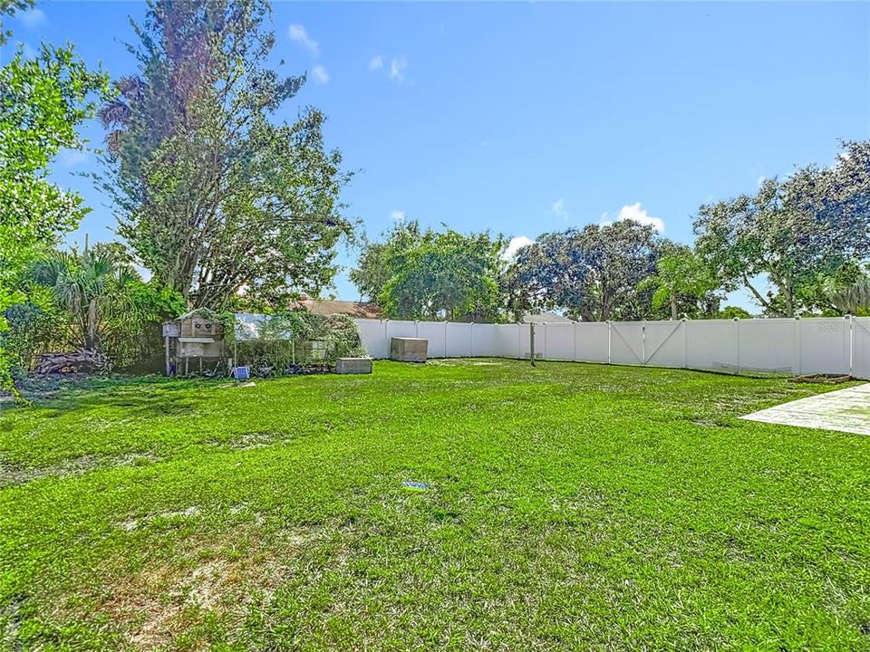 合同活跃: $514,900 (4 贝兹, 2 浴室, 2950 平方英尺)