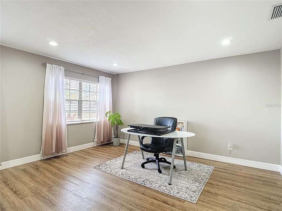 合同活跃: $514,900 (4 贝兹, 2 浴室, 2950 平方英尺)