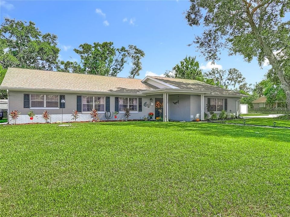 合同活跃: $514,900 (4 贝兹, 2 浴室, 2950 平方英尺)