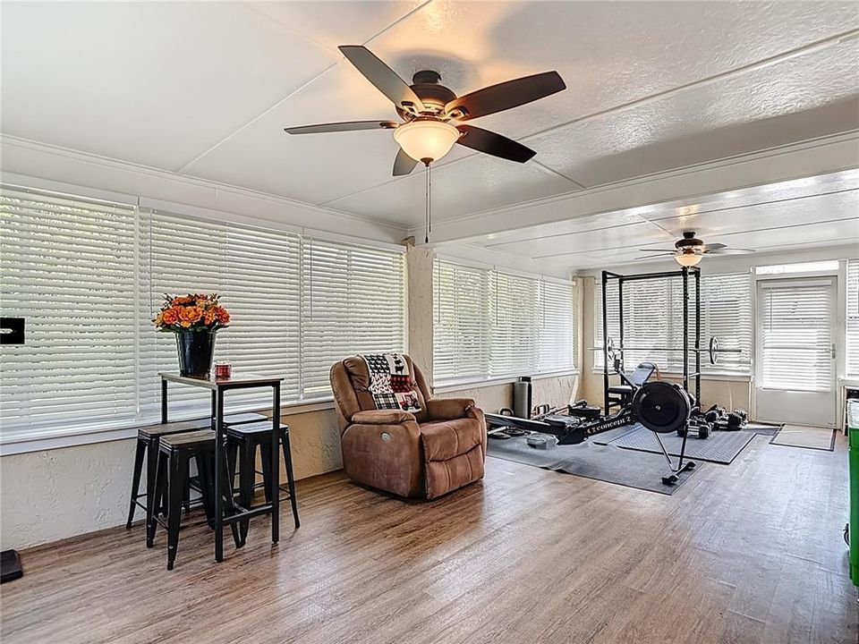 合同活跃: $514,900 (4 贝兹, 2 浴室, 2950 平方英尺)