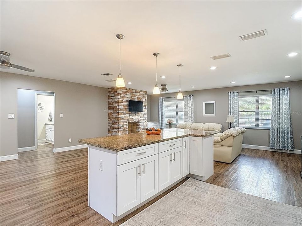 合同活跃: $514,900 (4 贝兹, 2 浴室, 2950 平方英尺)