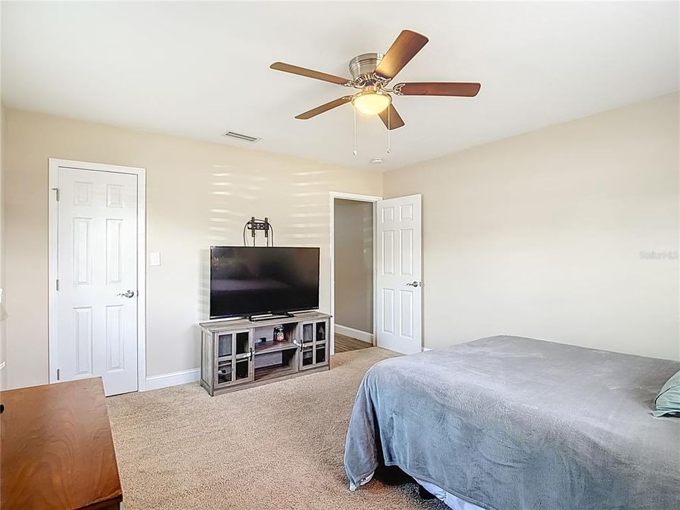 合同活跃: $514,900 (4 贝兹, 2 浴室, 2950 平方英尺)