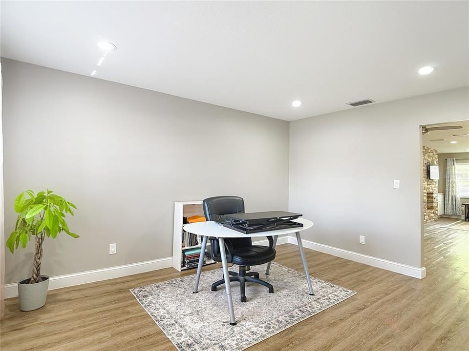 合同活跃: $514,900 (4 贝兹, 2 浴室, 2950 平方英尺)