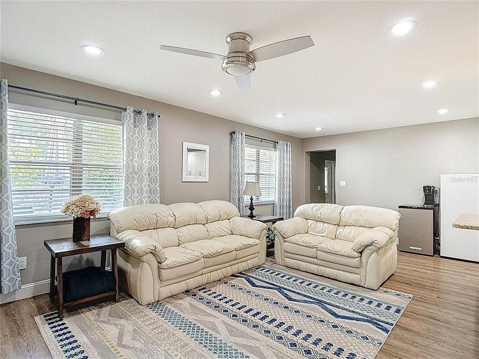 合同活跃: $514,900 (4 贝兹, 2 浴室, 2950 平方英尺)