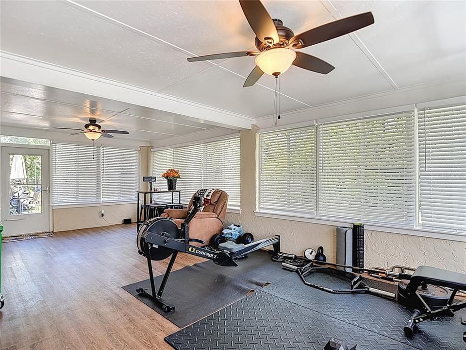 合同活跃: $514,900 (4 贝兹, 2 浴室, 2950 平方英尺)