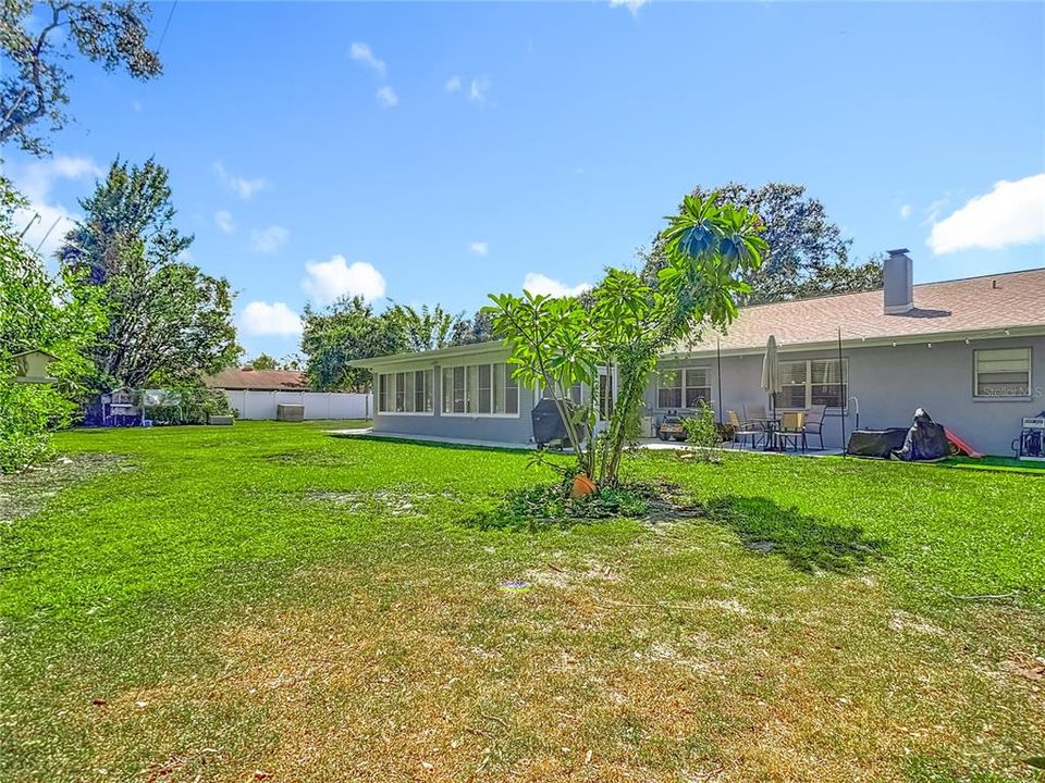 合同活跃: $514,900 (4 贝兹, 2 浴室, 2950 平方英尺)