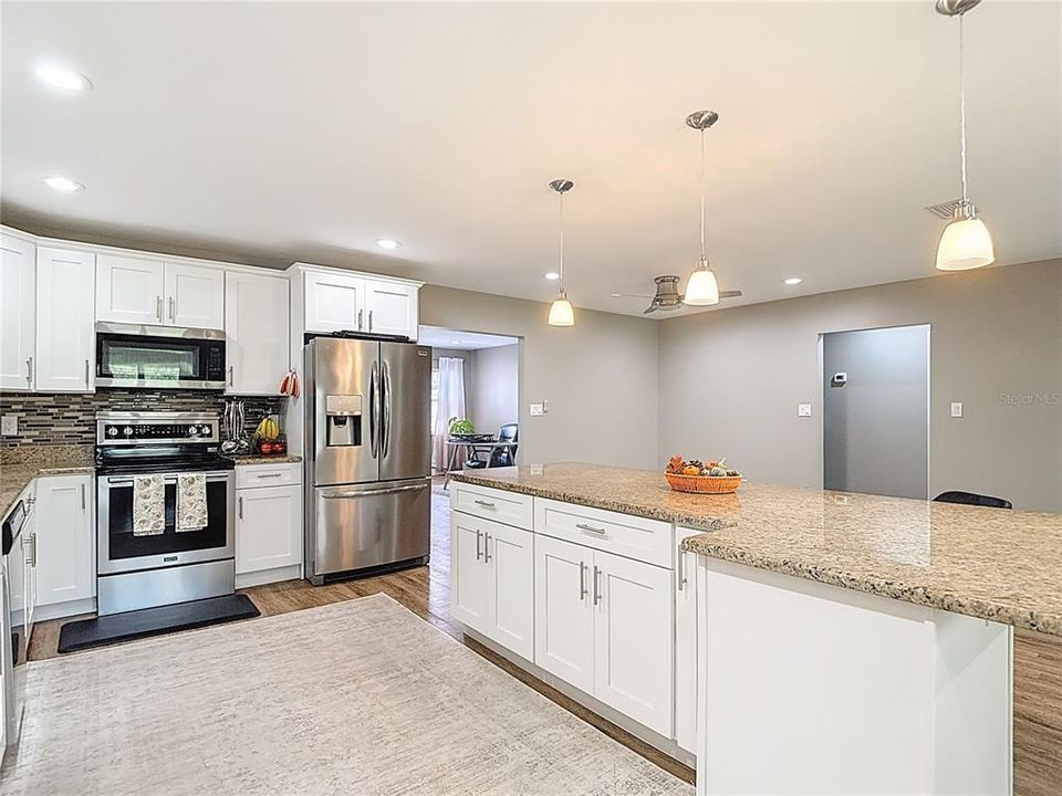 合同活跃: $514,900 (4 贝兹, 2 浴室, 2950 平方英尺)