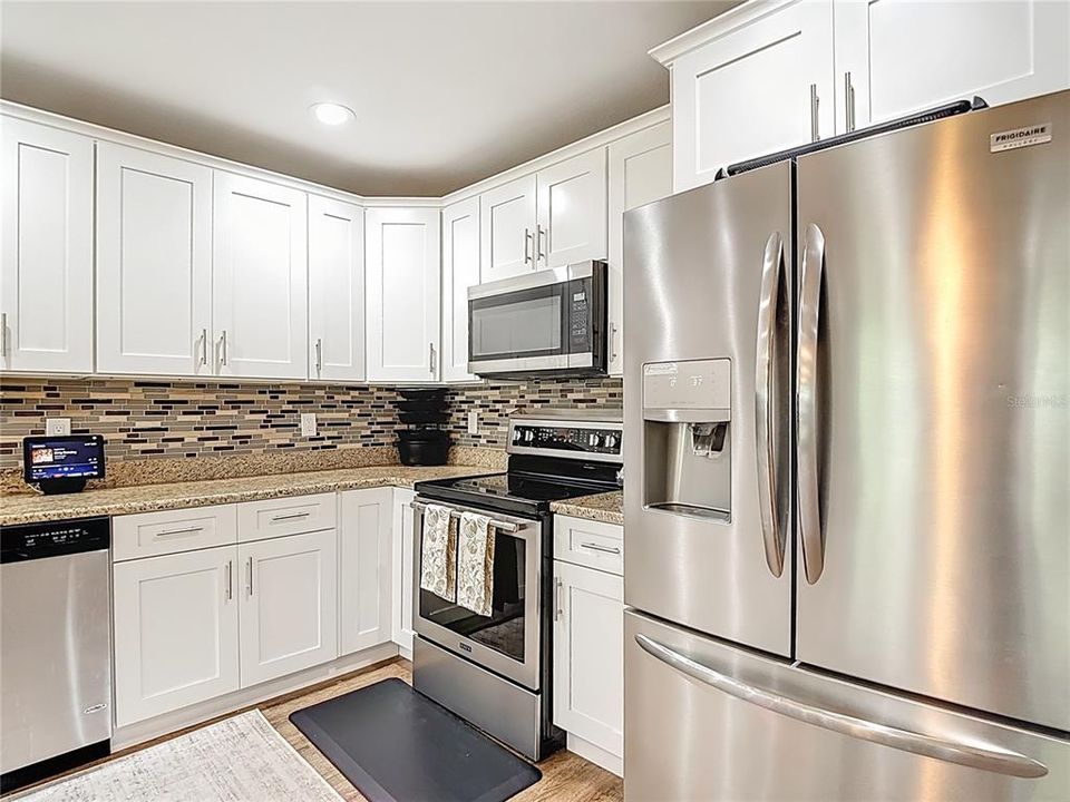 合同活跃: $514,900 (4 贝兹, 2 浴室, 2950 平方英尺)