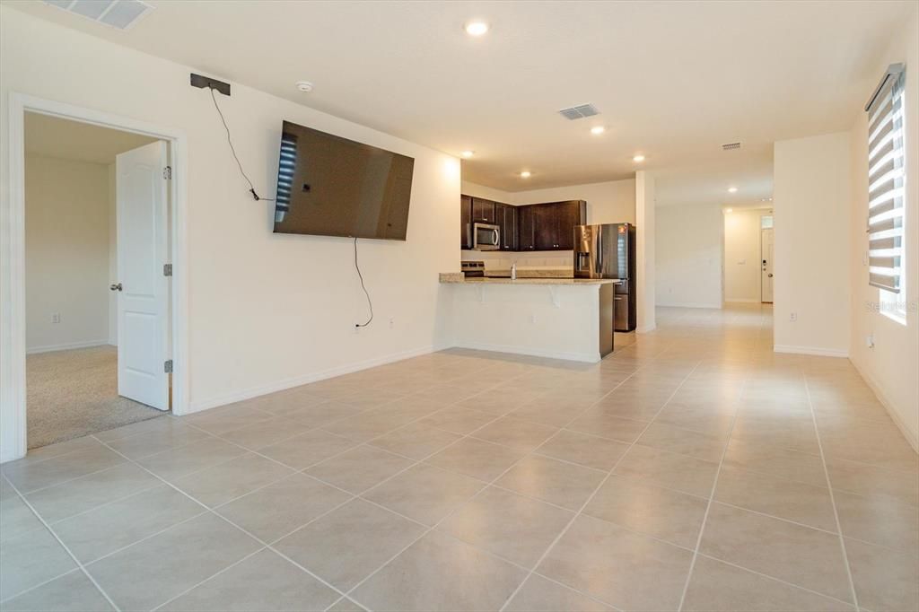 Active With Contract: $2,000 (3 beds, 2 baths, 1516 Square Feet)