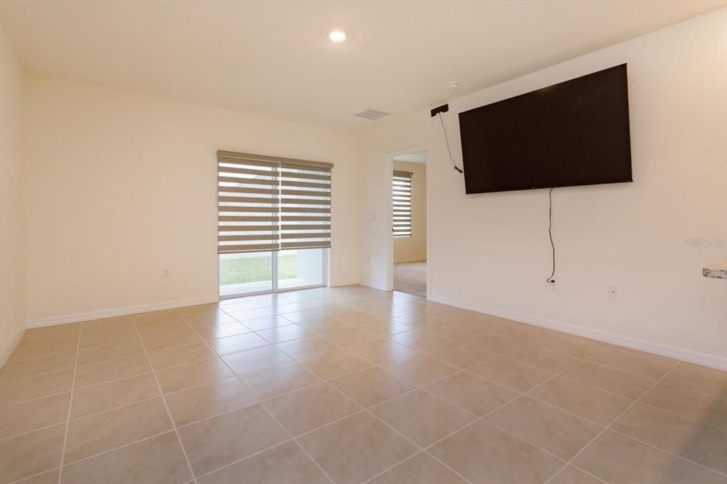 Active With Contract: $2,000 (3 beds, 2 baths, 1516 Square Feet)