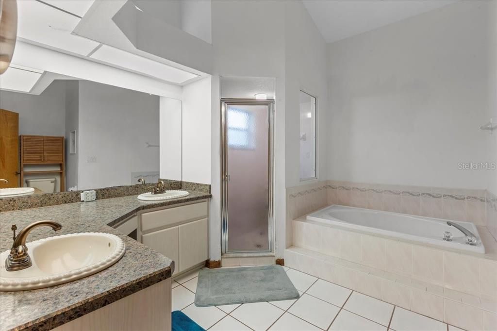 For Sale: $410,000 (3 beds, 2 baths, 2368 Square Feet)